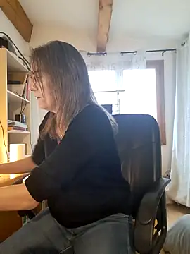 Snapshot of SpiceLea chatting on December 12, 2:55 pm SpiceLea online show from December 12, 2:55 pm