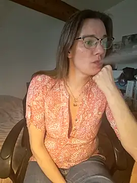 Snapshot of SpiceLea chatting on February 18, 12:28 pm SpiceLea online show from February 18, 12:28 pm