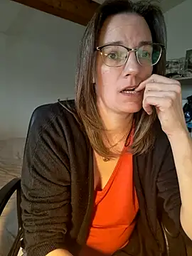 Snapshot of SpiceLea chatting on February 20, 12:25 pm SpiceLea online show from February 20, 12:25 pm