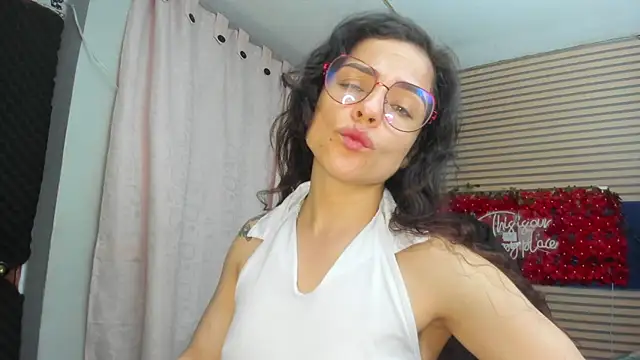 Snapshot of rosse_2504 chatting on July 10, 12:30 pm rosse 2504 online show from July 10, 12:30 pm