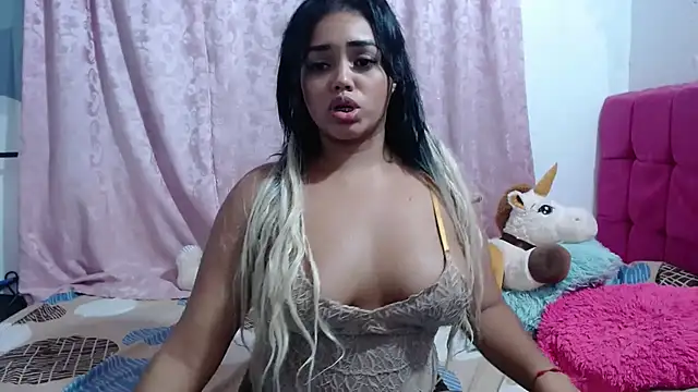 kiara milf  online show from March 21, 1:24 am