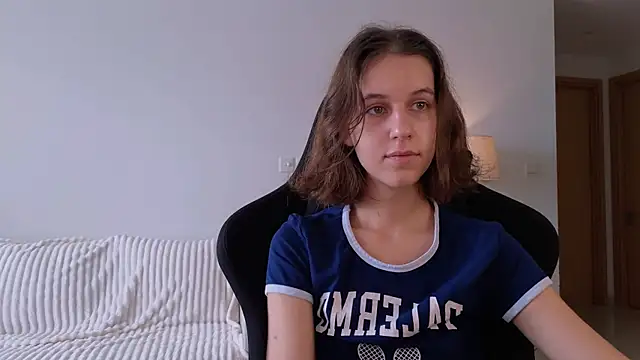 Snapshot of VanessaBayer2 chatting on December 4, 1:36 am VanessaBayer2 online show from December 4, 1:36 am