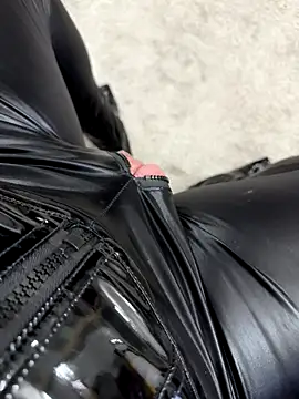 SexyLatexObject online show from September 30, 1:16 pm