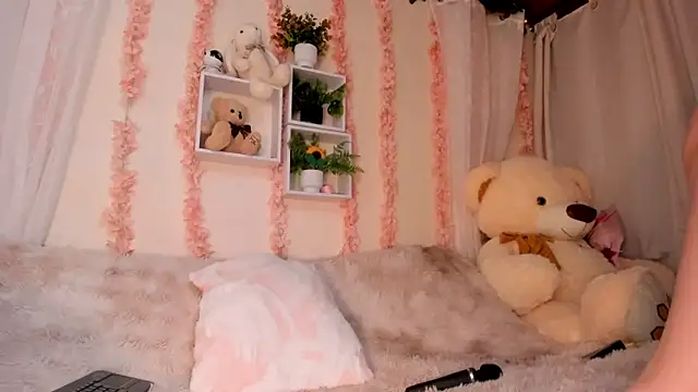 Idara and Edahi01 online show from April 7, 1:17 am