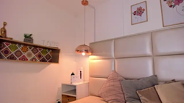 Snapshot of Aily_Yozuko chatting on February 7, 3:45 am Aily Yozuko online show from February 7, 3:45 am