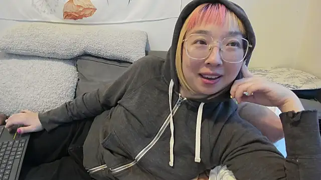 Snapshot of luxgray chatting on December 9, 9:16 pm luxgray online show from December 9, 9:16 pm