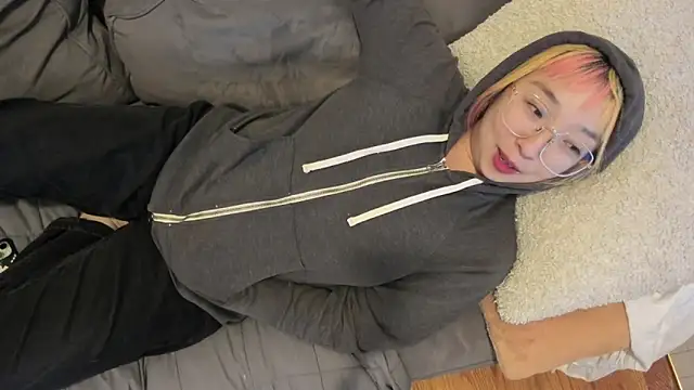 Snapshot of luxgray chatting on December 10, 12:17 am luxgray online show from December 10, 12:17 am