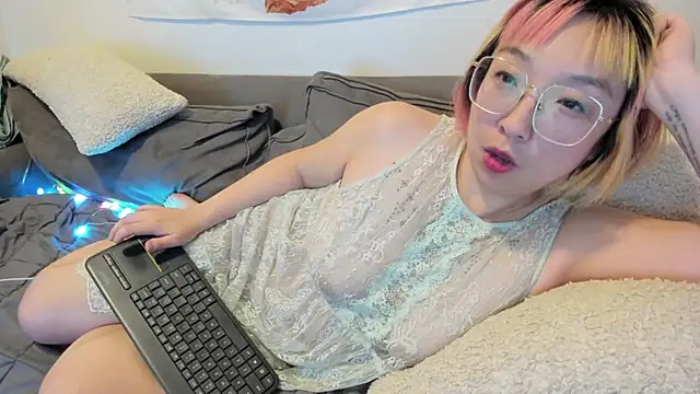 Snapshot of luxgray chatting on December 25, 3:18 am luxgray online show from December 25, 3:18 am