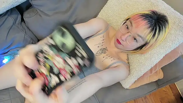 Snapshot of luxgray chatting on December 26, 9:37 pm luxgray online show from December 26, 9:37 pm