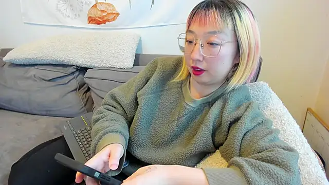 Snapshot of luxgray chatting on February 8, 9:25 pm luxgray online show from February 8, 9:25 pm