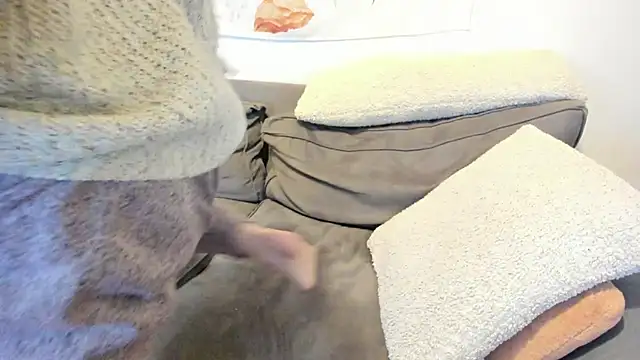 Snapshot of luxgray chatting on March 2, 12:42 am luxgray online show from March 2, 12:42 am