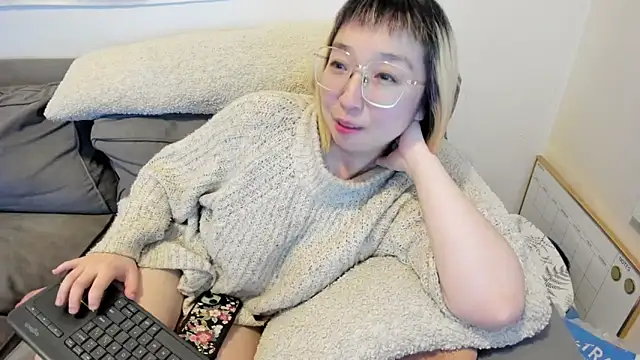 Snapshot of luxgray chatting on March 6, 11:20 pm luxgray online show from March 6, 11:20 pm