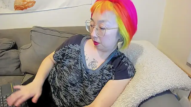 Snapshot of luxgray chatting on March 18, 12:27 am luxgray online show from March 18, 12:27 am