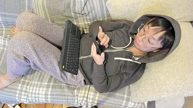 Snapshot of luxgray chatting on October 16, 1:06 am luxgray online show from October 16, 1:06 am