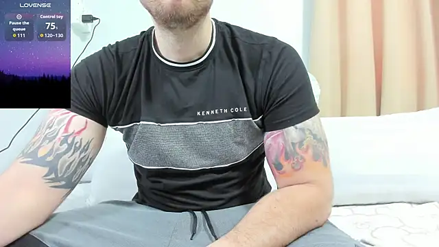 Snapshot of JayXCee_Official chatting on February 7, 1:31 am JayXCee Official online show from February 7, 1:31 am