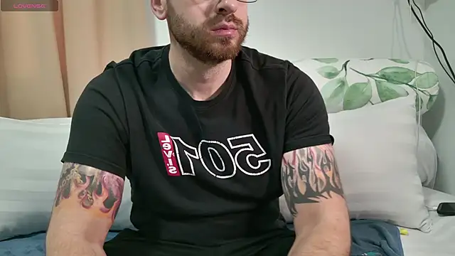 Snapshot of JayXCee_Official chatting on February 13, 2:40 am JayXCee Official online show from February 13, 2:40 am