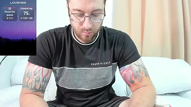 Snapshot of JayXCee_Official chatting on February 14, 1:35 am JayXCee Official online show from February 14, 1:35 am