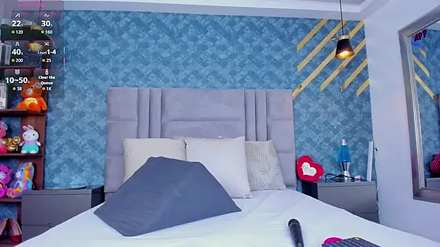 NiiaMoore online show from April 8, 7:14 pm