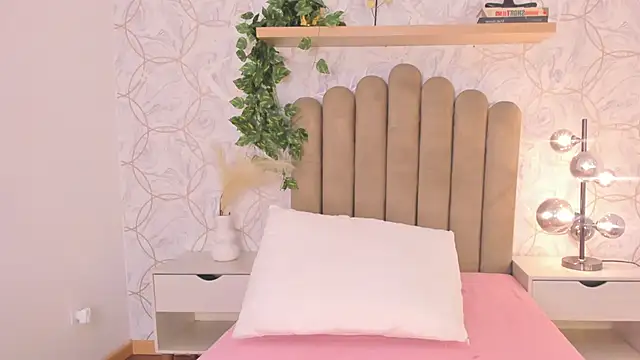 Roma  love online show from December 4, 12:58 pm