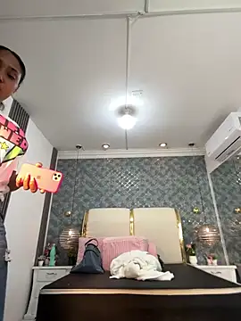 NaiomyLanes online show from April 10, 11:37 am