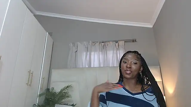 naughtyblackdolie online show from October 5, 4:44 am