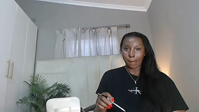 Snapshot of naughtyblackdolie chatting on March 17, 5:00 am naughtyblackdolie online show from March 17, 5:00 am