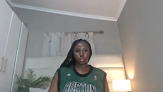 Snapshot of naughtyblackdolie chatting on April 18, 8:09 pm naughtyblackdolie online show from April 18, 8:09 pm