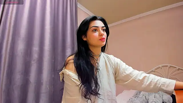 Snapshot of _cleopattra_ chatting on December 6, 5:00 pm cleopattra online show from December 6, 5:00 pm