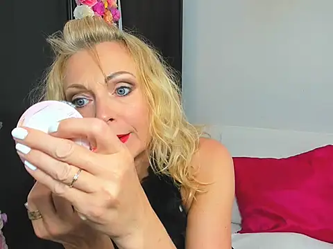CrystalHotty online show from May 26, 3:19 pm