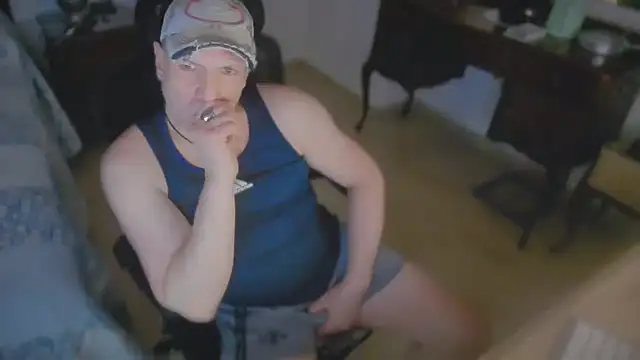 Snapshot of slzypvtpig chatting on May 18, 4:51 am slzypvtpig online show from May 18, 4:51 am