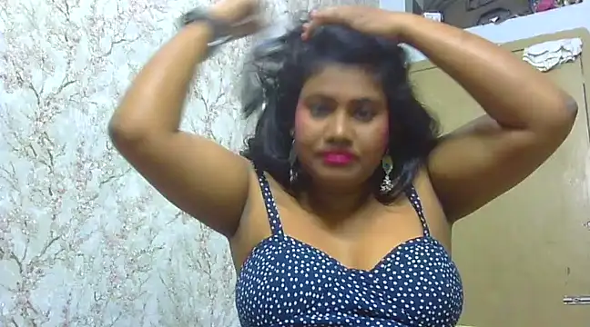 Snapshot of sexy_roma chatting on January 17, 3:43 pm sexy roma online show from January 17, 3:43 pm