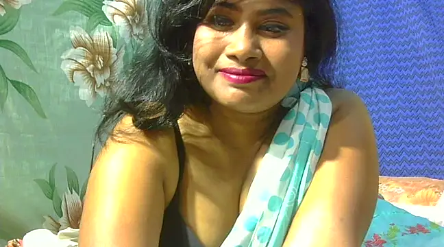 Snapshot of sexy_roma chatting on February 16, 6:21 am sexy roma online show from February 16, 6:21 am