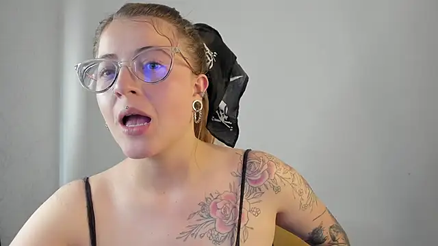 tekila   online show from February 4, 9:10 pm