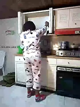 Snapshot of Camille_rose_ chatting on December 22, 2:06 am Camille rose online show from December 22, 2:06 am