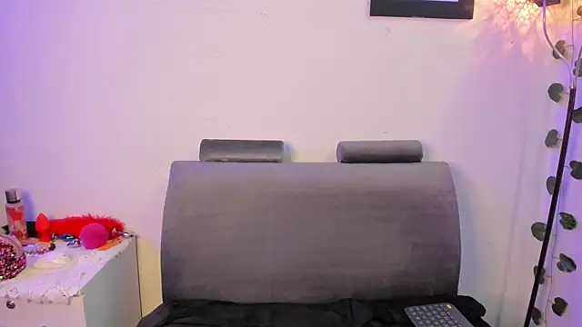 Snapshot of Camille_rose_ chatting on January 16, 4:49 am Camille rose online show from January 16, 4:49 am