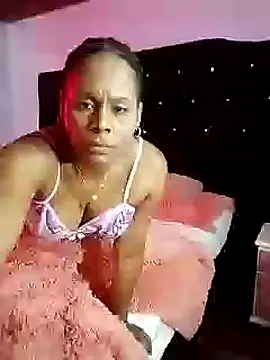 Snapshot of Camille_rose_ chatting on February 23, 9:59 pm Camille rose online show from February 23, 9:59 pm