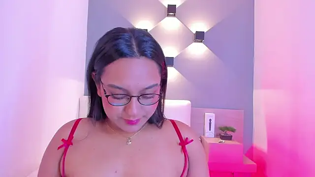 Snapshot of ellamontoya chatting on January 13, 4:39 am ellamontoya online show from January 13, 4:39 am