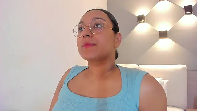 Snapshot of ellamontoya chatting on October 18, 10:49 am ellamontoya online show from October 18, 10:49 am