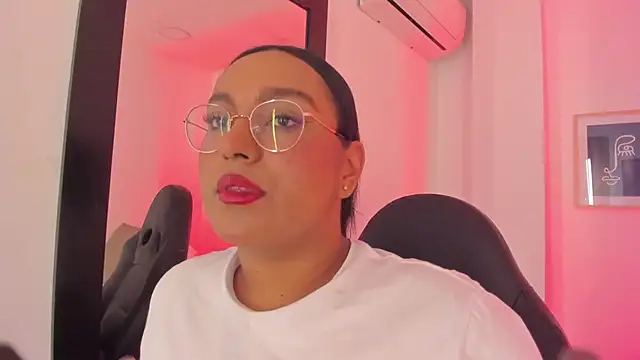 ellamontoya online show from December 15, 11:58 am