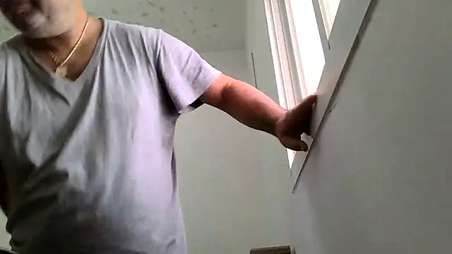 Snapshot of your_man85 chatting on December 20, 10:27 am your man85 online show from December 20, 10:27 am