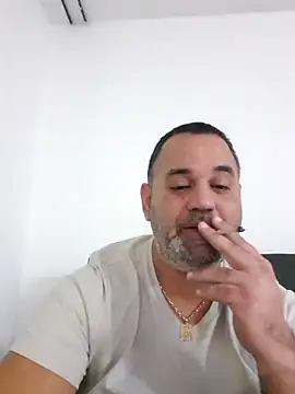 Snapshot of your_man85 chatting on February 22, 9:15 pm your man85 online show from February 22, 9:15 pm