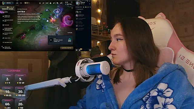 Snapshot of MoonlishSiren chatting on March 8, 6:44 pm MoonlishSiren online show from March 8, 6:44 pm