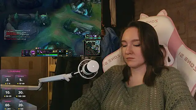 Snapshot of MoonlishSiren chatting on March 27, 8:41 pm MoonlishSiren online show from March 27, 8:41 pm