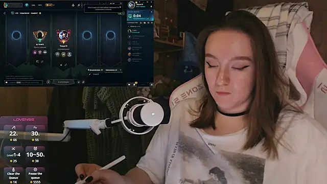 Snapshot of MoonlishSiren chatting on April 14, 9:21 pm MoonlishSiren online show from April 14, 9:21 pm