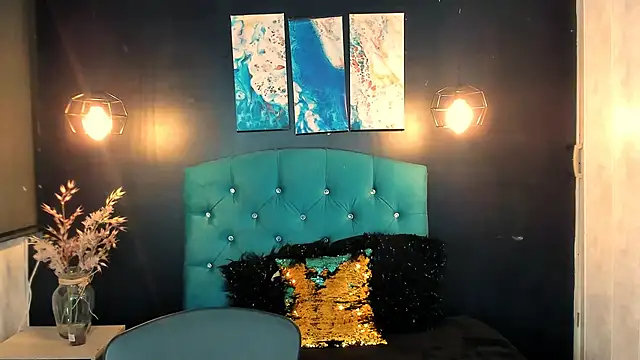 Snapshot of LiaCooper_ chatting on December 5, 10:45 pm LiaCooper online show from December 5, 10:45 pm