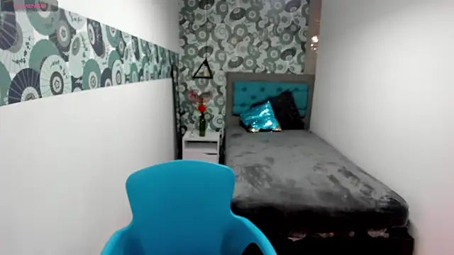 Snapshot of LiaCooper_ chatting on February 4, 5:55 pm LiaCooper online show from February 4, 5:55 pm