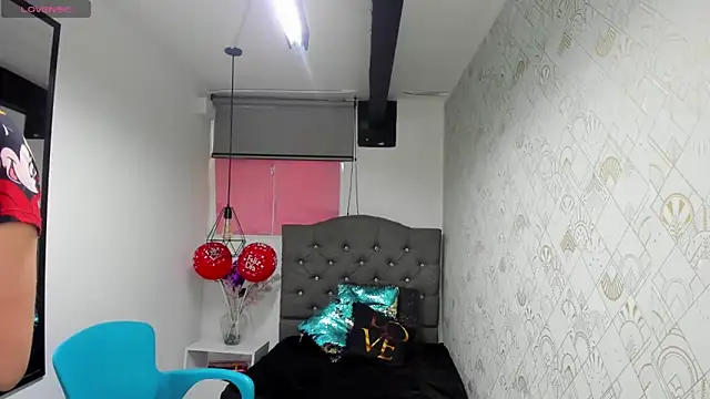 Snapshot of LiaCooper_ chatting on March 5, 6:34 pm LiaCooper online show from March 5, 6:34 pm