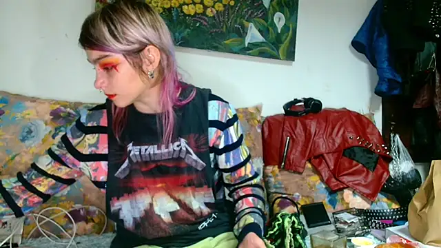 Snapshot of Sophie_Bell chatting on October 17, 5:26 pm Sophie Bell online show from October 17, 5:26 pm