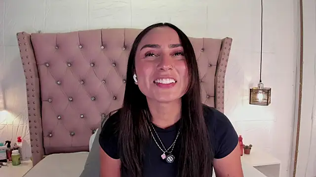 Snapshot of lia_sofiia chatting on May 23, 9:35 am lia sofiia online show from May 23, 9:35 am