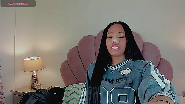 Nicole Paradise online show from October 7, 12:24 pm